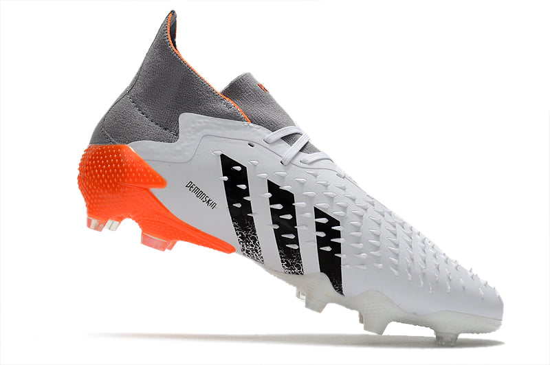 CHUTEIRA ADIDAS PREDATOR FREAK CAMPO