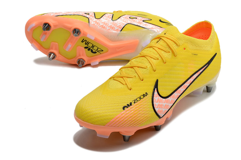 CHUTEIRA NIKE MERCURIAL VAPOR 15 TRAVA MISTA (removível)