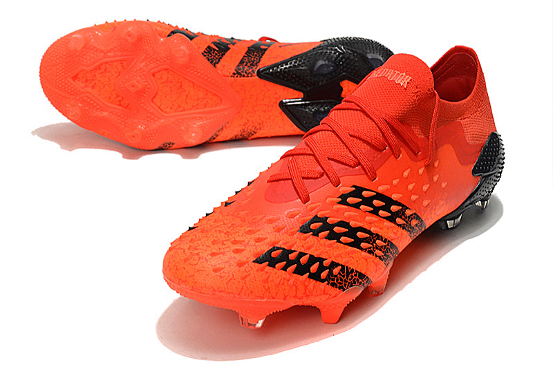 CHUTEIRA ADIDAS PREDATOR FREAK CAMPO