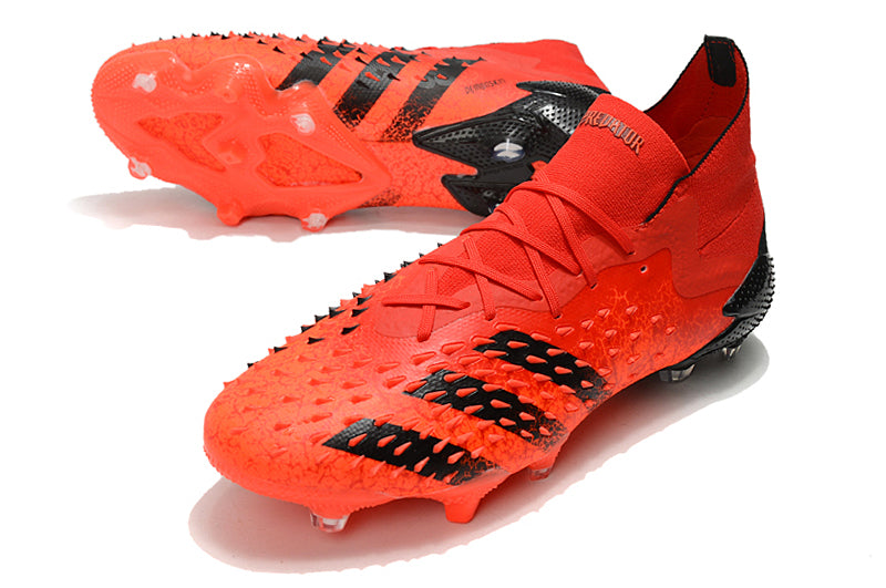 CHUTEIRA ADIDAS PREDATOR FREAK CAMPO