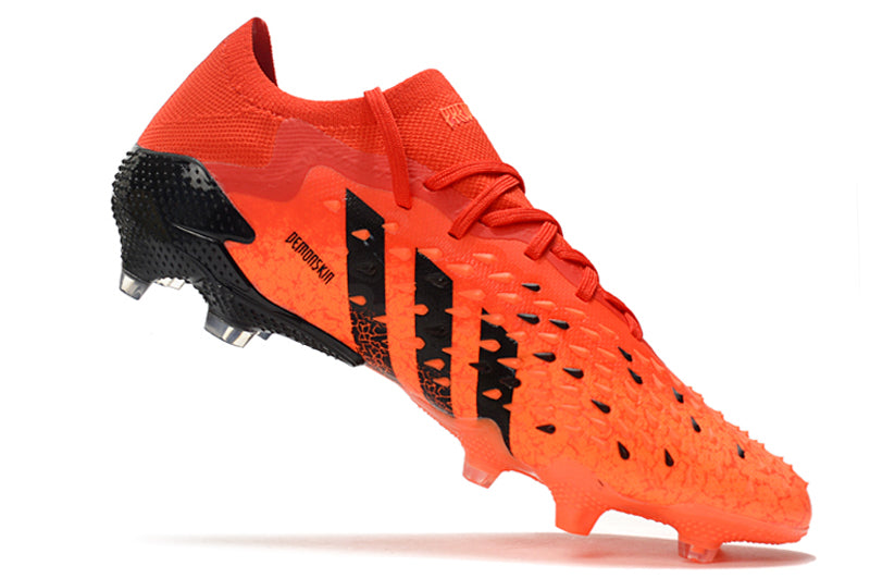 CHUTEIRA ADIDAS PREDATOR FREAK CAMPO